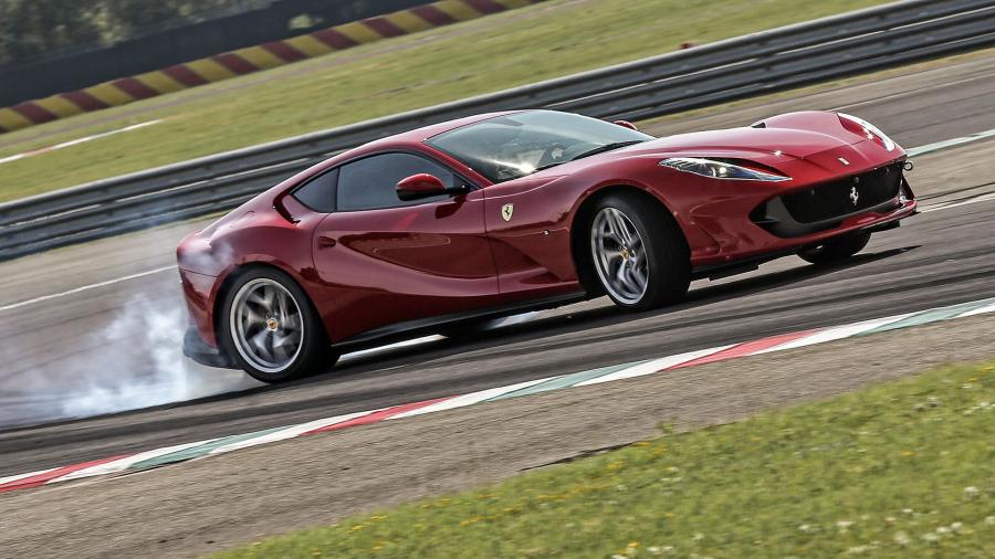  Ferrari 812 Superfast 2017 года  (фото 29 из 91)